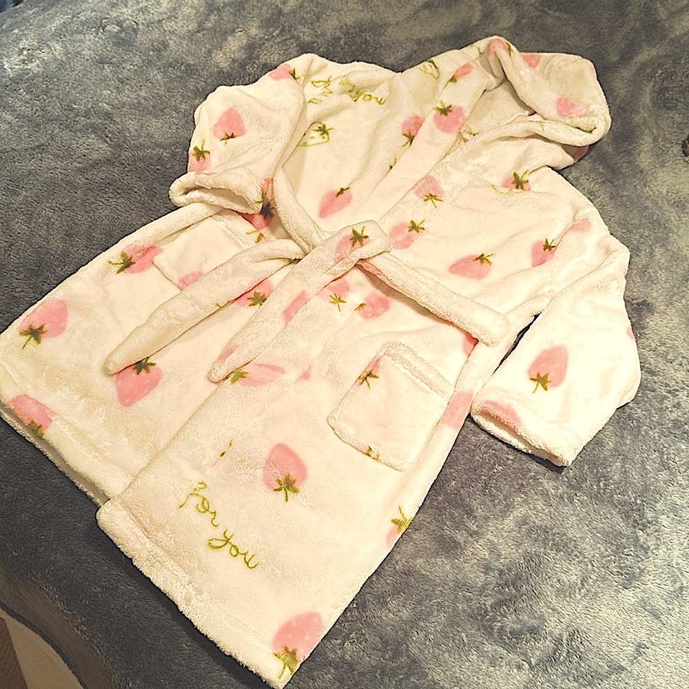Size 4T White Fleece Robe with Pink Strawberry Design